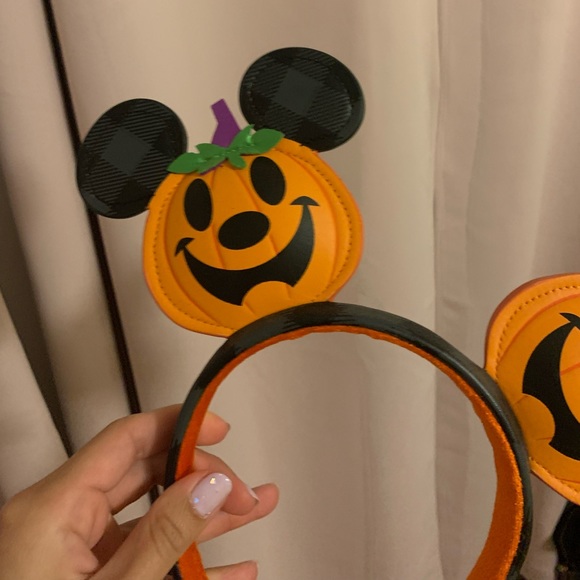 Minnie Ears Halloween Pumpkins - Picture 3 of 3